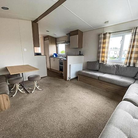Superb 6 Berth Caravan At St Osyth Beach, Near Clacton-On-Sea Ref 28008Mc Esterno foto