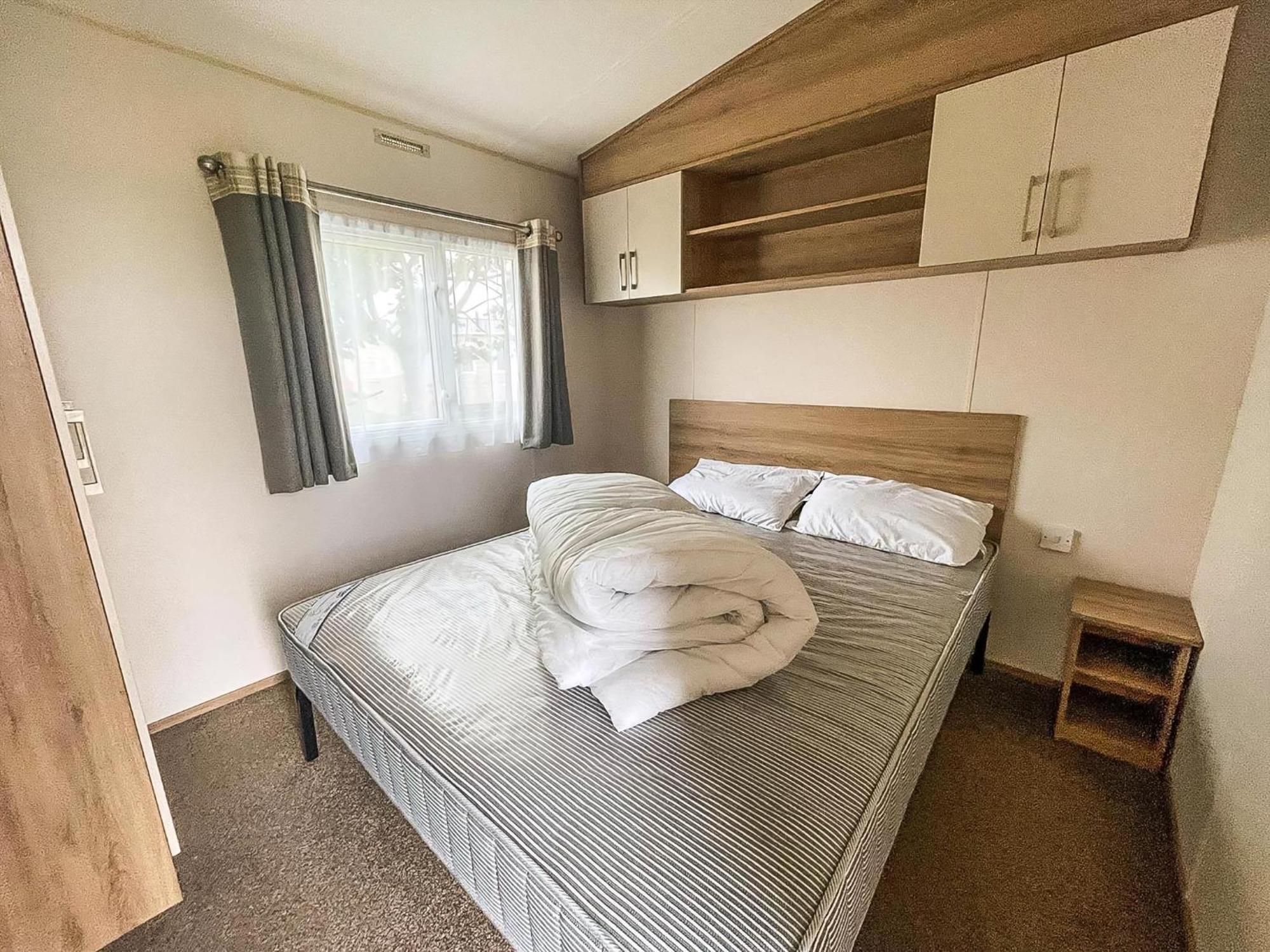 Superb 6 Berth Caravan At St Osyth Beach, Near Clacton-On-Sea Ref 28008Mc Esterno foto