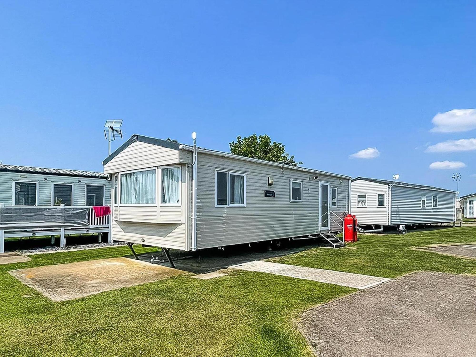 Superb 6 Berth Caravan At St Osyth Beach, Near Clacton-On-Sea Ref 28008Mc Esterno foto