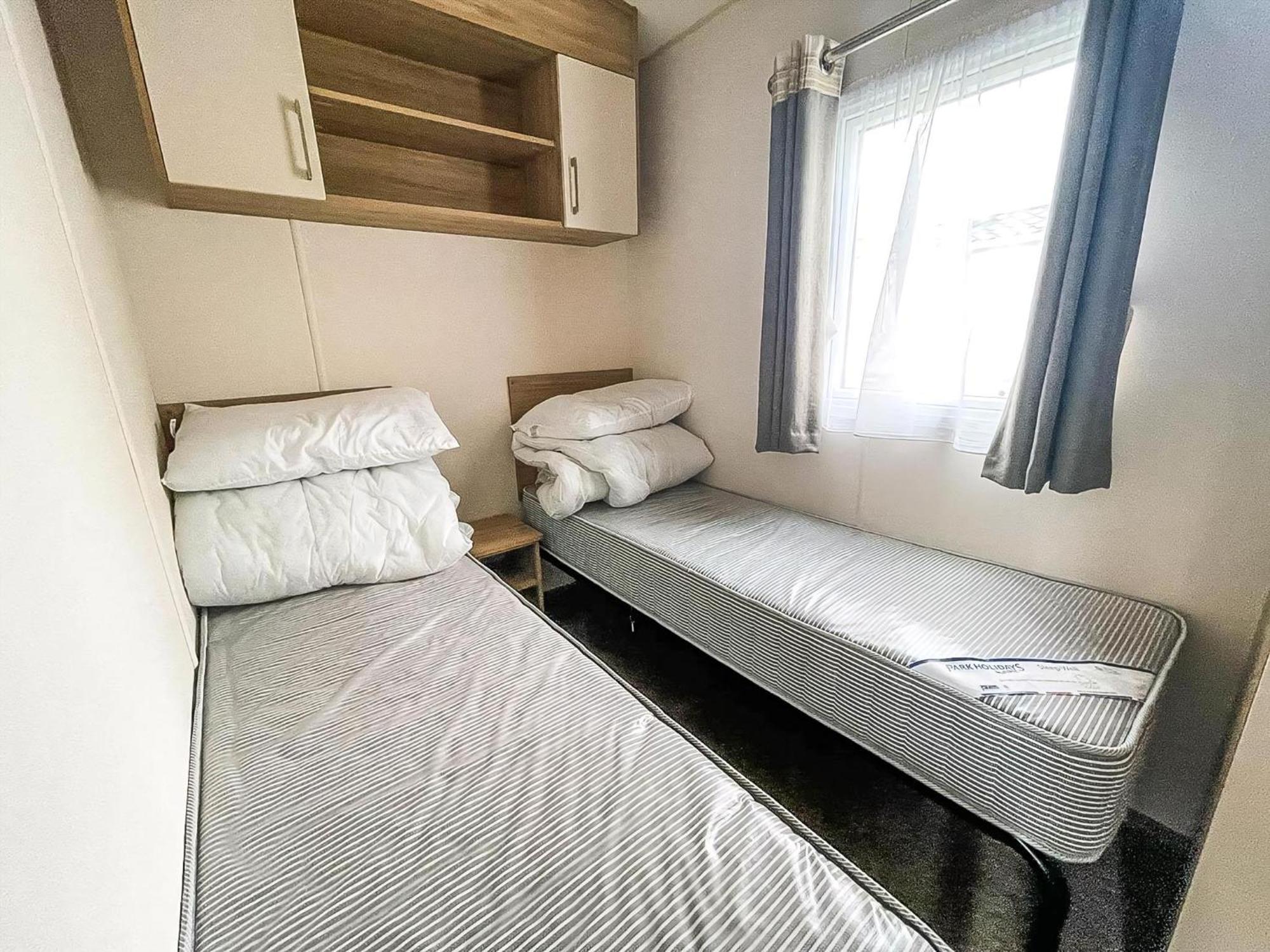 Superb 6 Berth Caravan At St Osyth Beach, Near Clacton-On-Sea Ref 28008Mc Esterno foto
